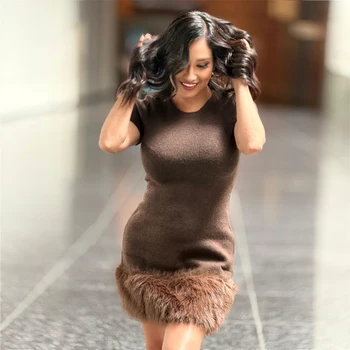 فستان شتوي قصير محبوك بلمسة فرو ناعمة — صورة 6