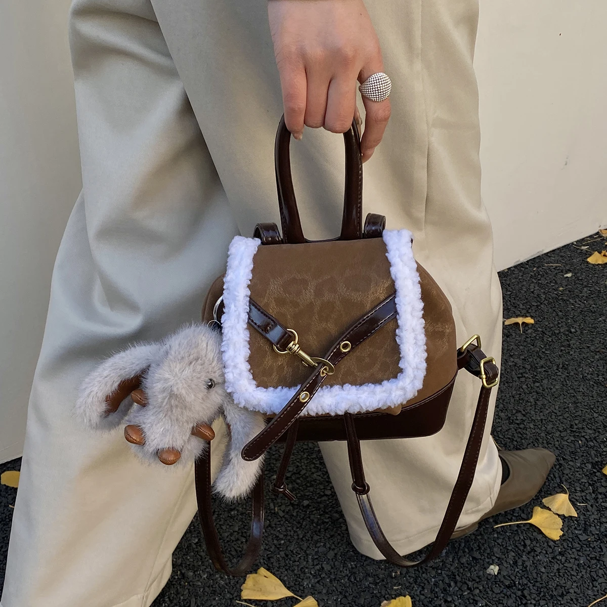 High-End Retro Backpack for Women 2025 New Autumn and Winter Mini Backpack for Going Out, Traveling, School Bag for College Students, Shopping, Visiting Parks, Traveling