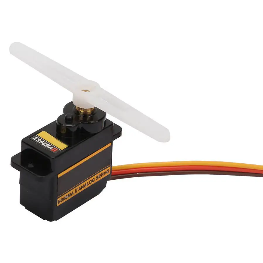 Servo analogique EMAX ES08MA II 12g 1.8kg posé sur une surface, avec câble et connecteur visibles.