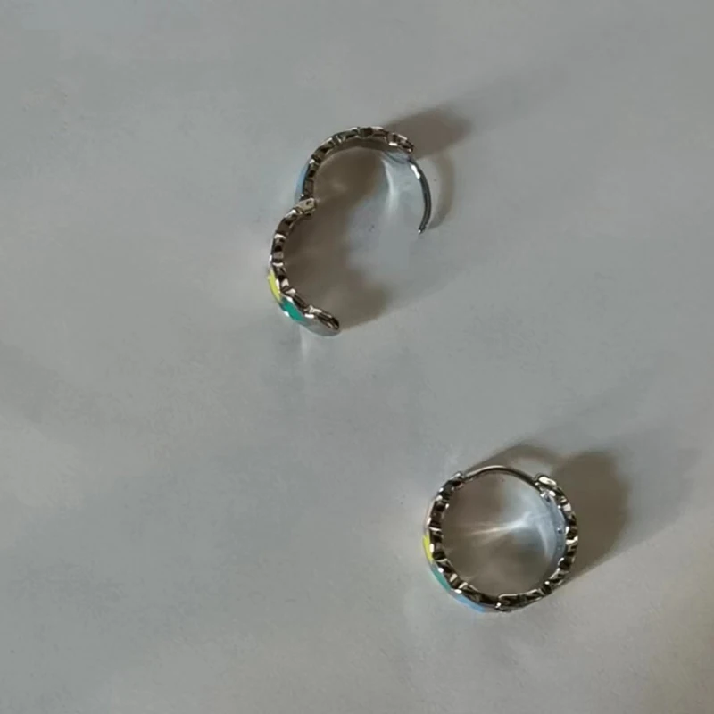 

Женские модные милые серьги-кольца с радужной эмалью в форме сердца, разноцветные романтические женские модные серьги Huggies, аксессуары для пирсинга