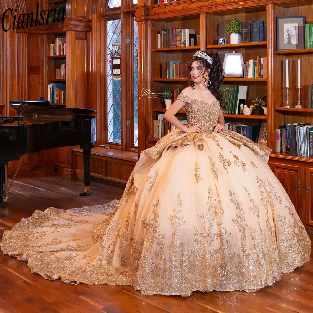 

Gold Pearls Beading Ruffles Ball Gown Quinceanera Dresses Off The Shoulder Sequined Appliques Lace Sweet 15 Vestidos De XV Años