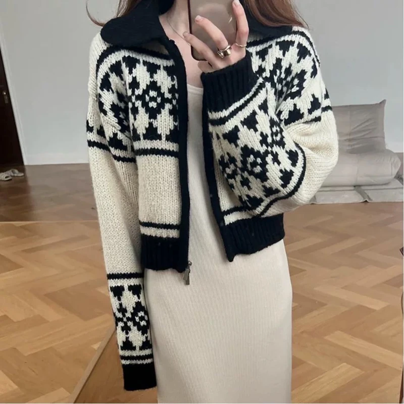 New Autumn and Winter Women's Clothing Retro Lapel Zipper Long-sleeved Sweater Fashionable and Elegant Knitwear Cardigan Jacket
