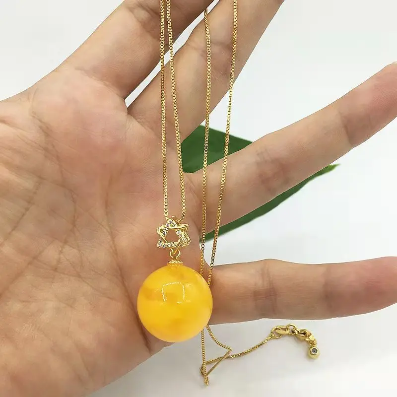 

Natural Original Ecological Amber Beeswax Beads Clavicle Chain Gold Buckle Inlaid Round Pendant Necklace Elegance Jewelry