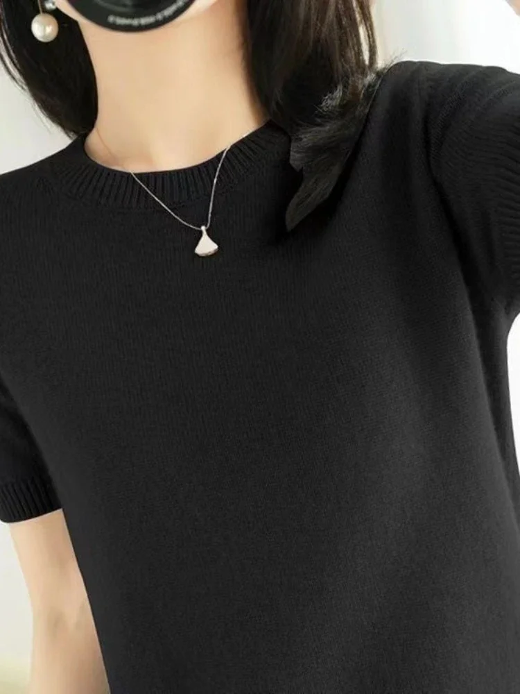 

Футболка женская трикотажная с коротким рукавом и круглым вырезом