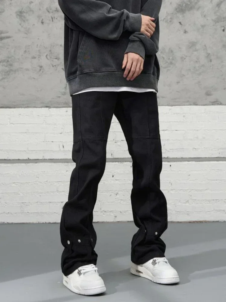 thumbnail image 1 of Pantalones de estilo hip hop para hombre, pantalones vaqueros acampanados de corte acampanado para hombre, pantalones vaqueros blancos con remaches, estilo punk Y2k, estilo coreano, lavados, Kpop, 1 of 4