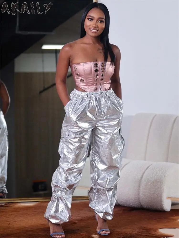 

Осенние модные серебристые свободные брюки Akaily, Повседневная Уличная одежда для женщин, новинка 2023, черные плиссированные брюки-карго с высокой талией и карманами