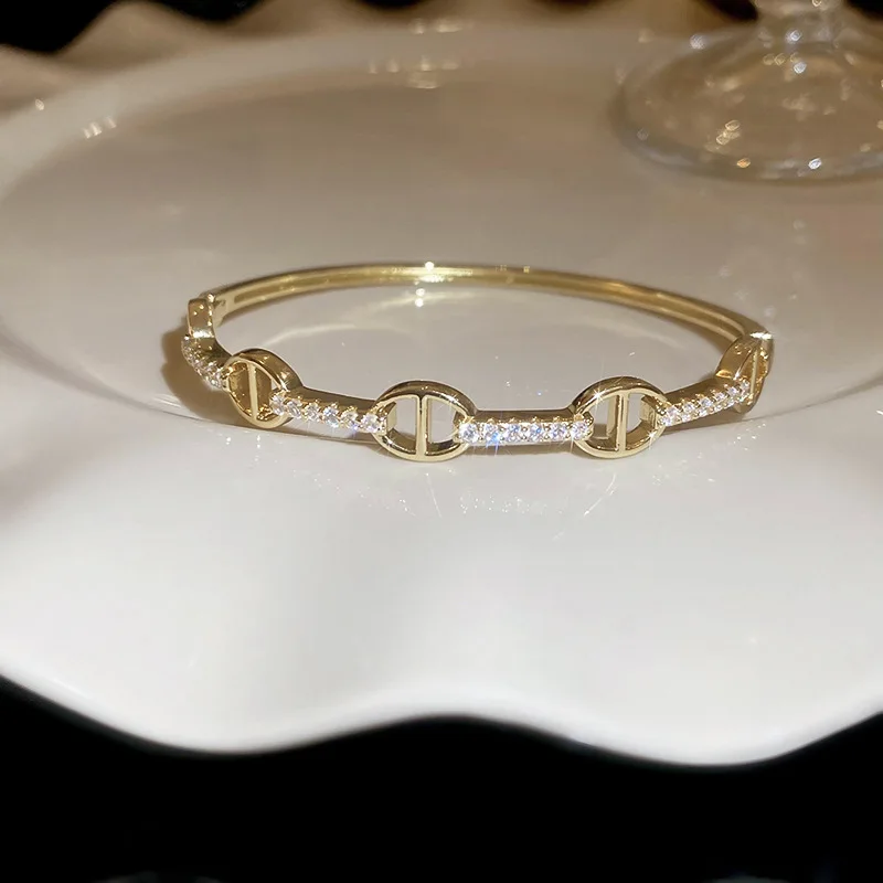 NISHIZAWA Zircon Oval Bracelet Fashion Design Bracelet Hand Jewelry Super Flash Jewelry 3