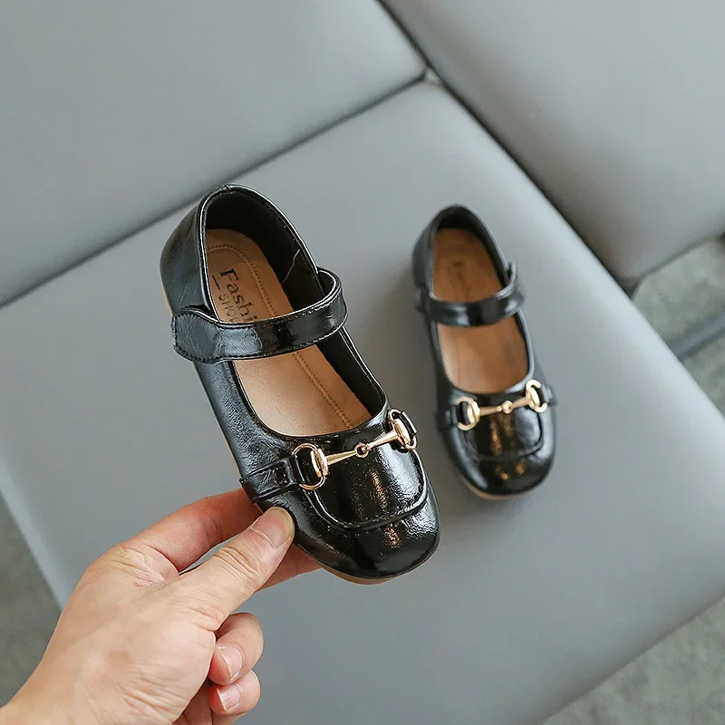 Děti kůže boty pro dívčí 2024 jaro léto elegantní moderní comofortable ploché korejské čtverec hlava kněžna bota