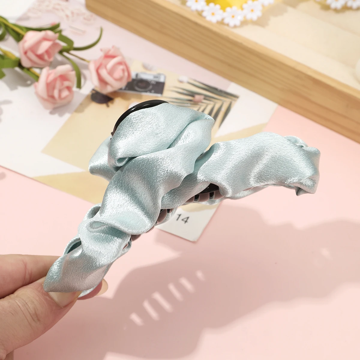 1pc Elegant Women Pleated Floral Hair Claw Clip Fashion Party Lady Temperament Barrettes Shark Clips Girls Hair Accessories