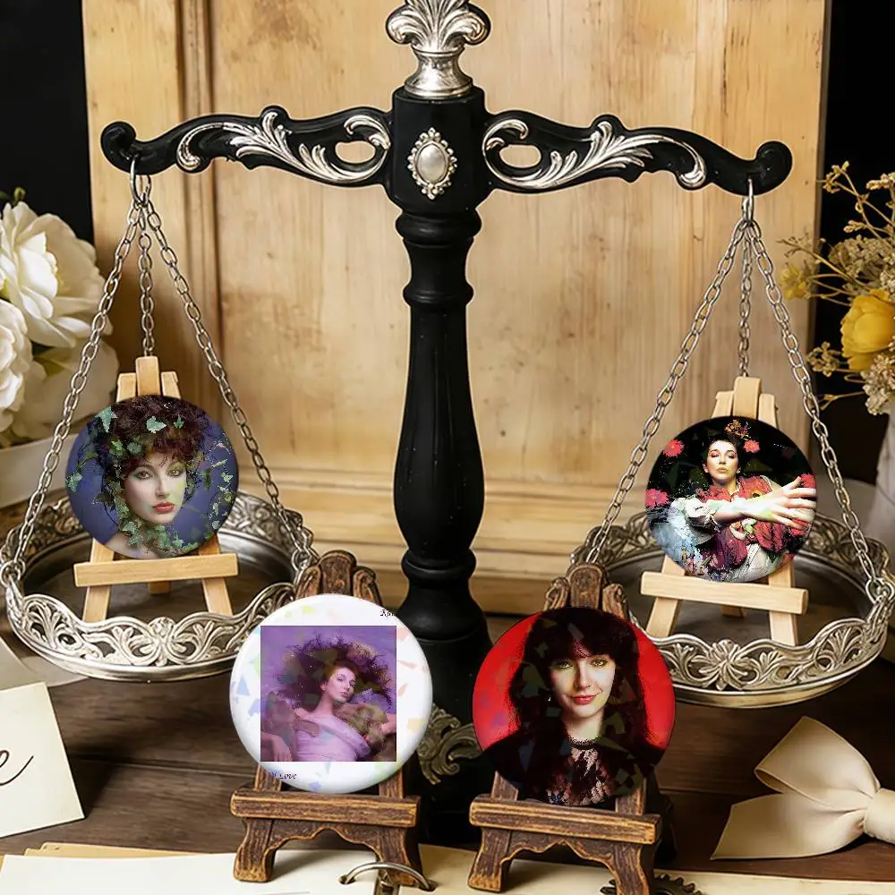 singer k-Kate Bush 배지 핀 브로치 배낭 장식 액세서리 팬 기념품 선물 라운드 레이저