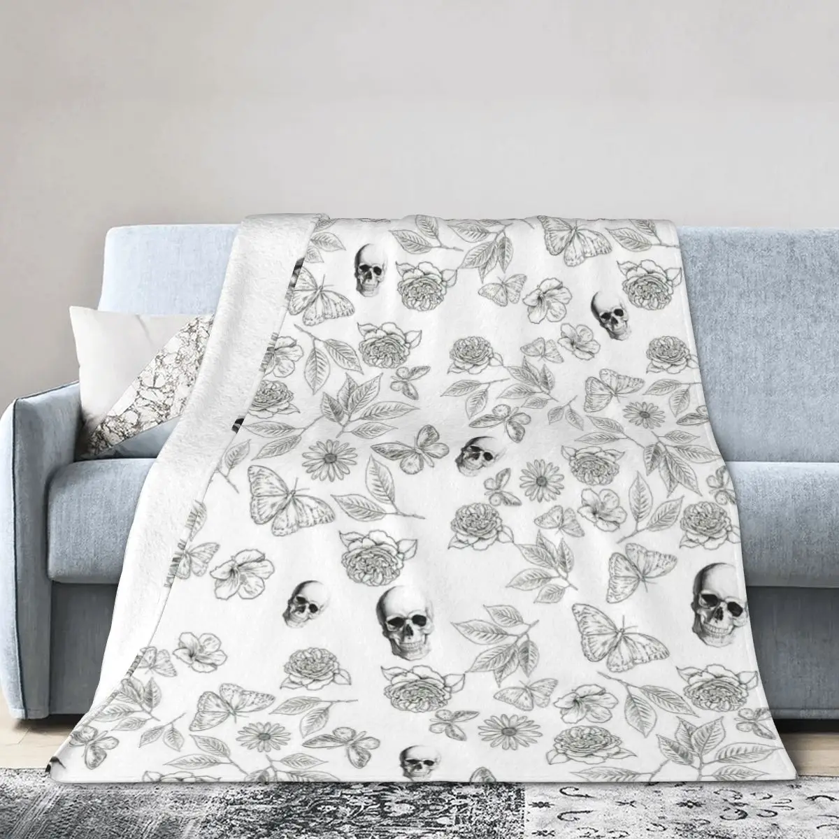

Floral And Skull Spiral Bed Blanket Flannel Blanket Flannel Blanket Air conditioning blanket