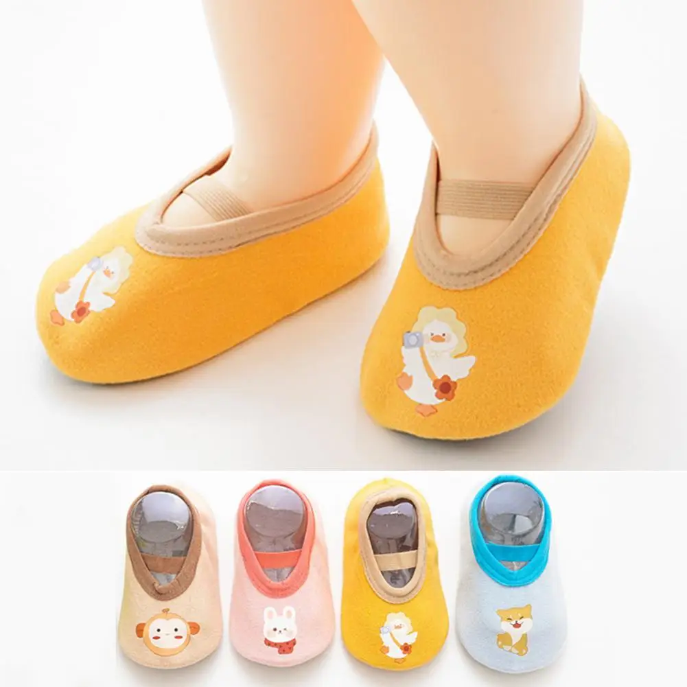 

Детская нескользящая обувь для новорожденных малышей девочек хлопковые нескользящие носки для пола для младенцев мальчиков резиновая подошва Мультяшные кроссовки для помещений