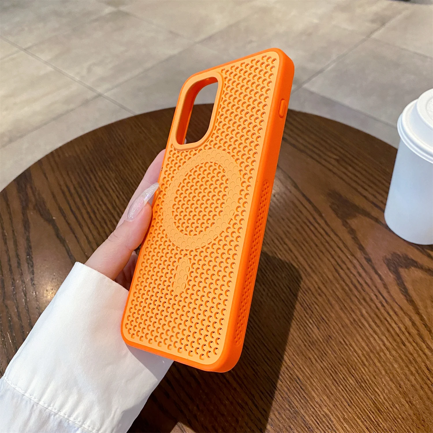Ultra-Cooling Magnetic Mesh Case with Wireless Charging Compatibility