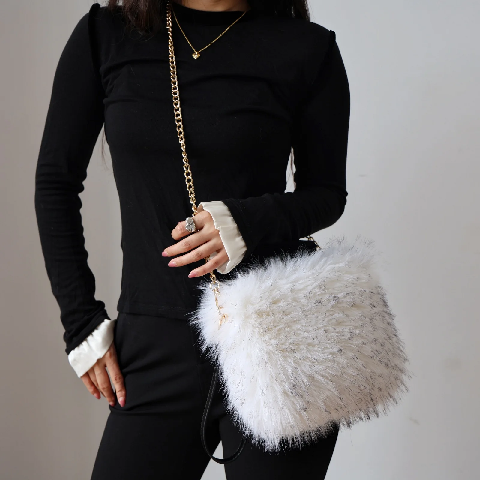 Women Chain Square Bag Casual Faux Fur Tote Bag Versatile Fuzzy Crossbody Bag Soft Cute Fall Winter Female Purse