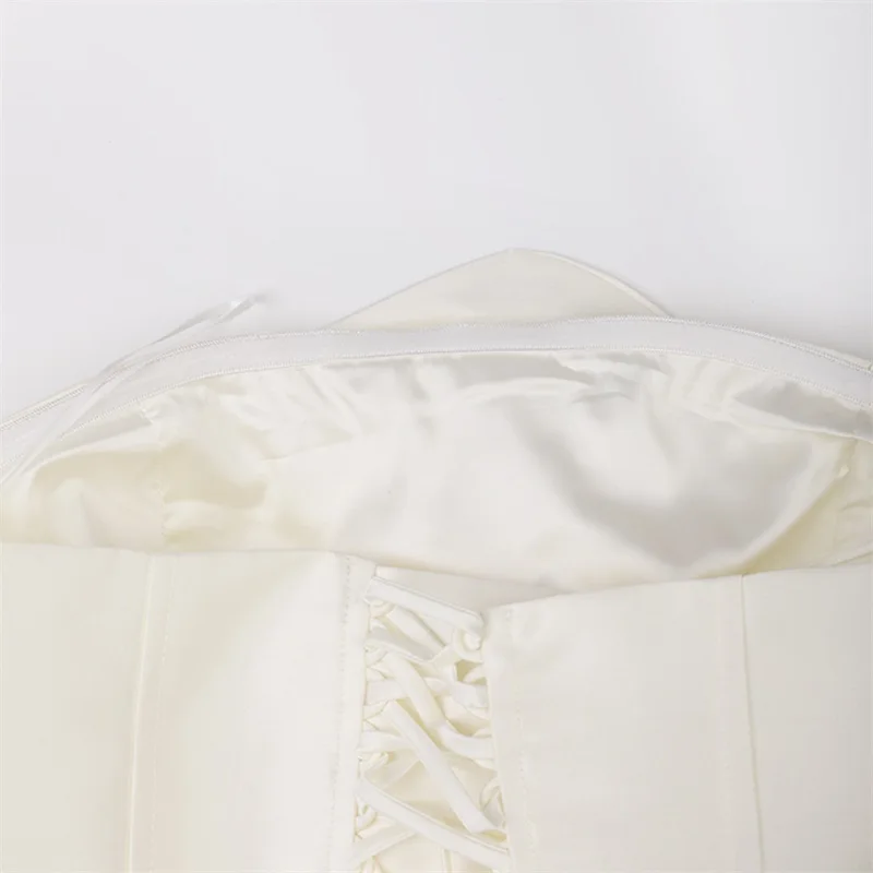 Рисунок 5 - Женское платье с трехмерными цветами на шнуровке