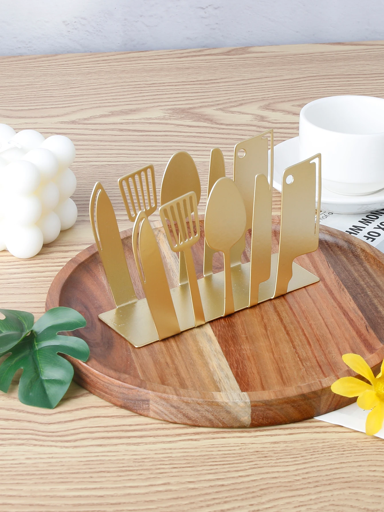 1PC fashionable metal kitchen utensils tissue rack, metal countertop napkin rack, home kitchen and dining table decoration, bedr 2