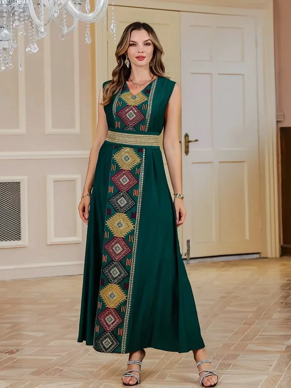 جلابية كحلية بطابع تراثي