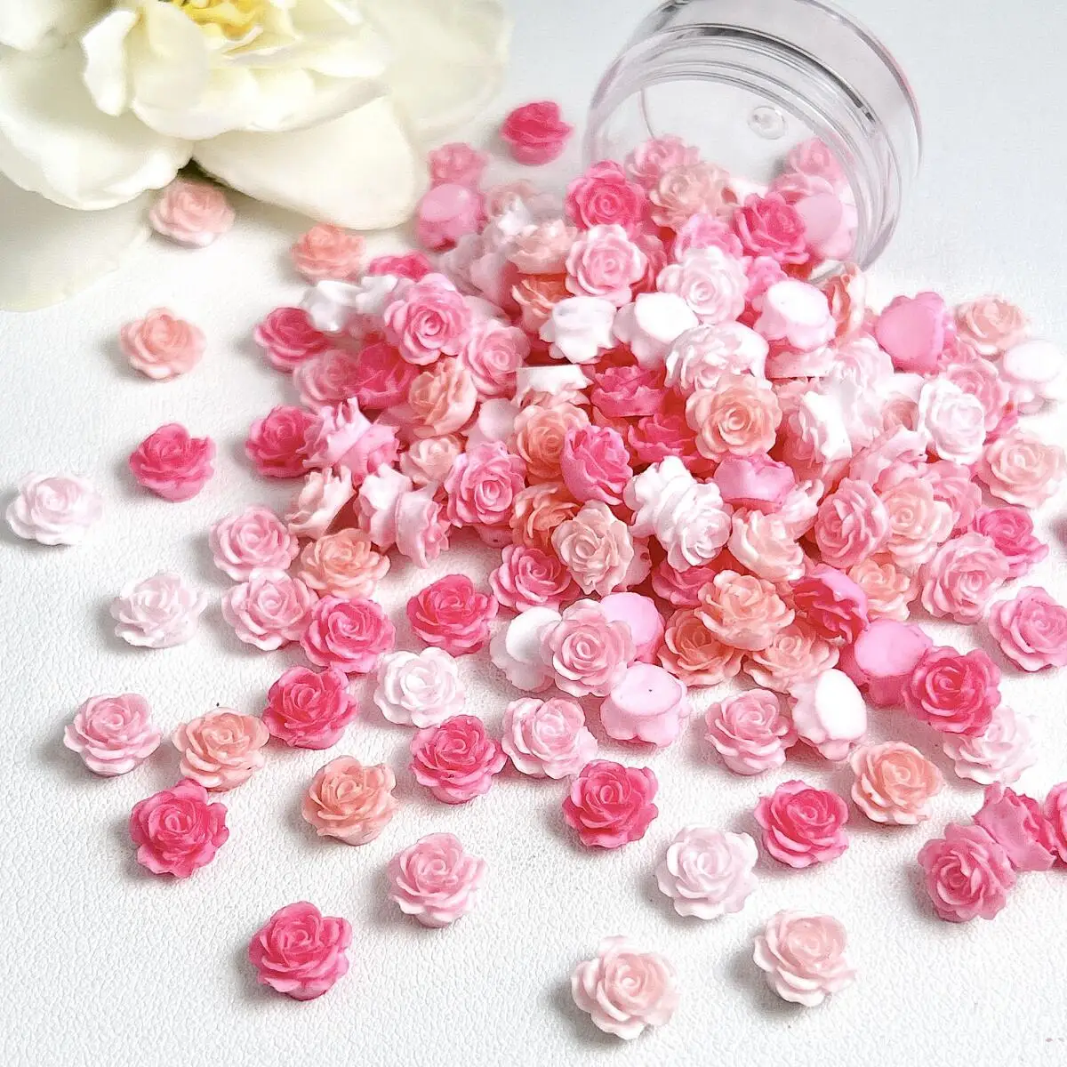 50개입 달콤한 발광 핑크 로즈 레진 네일 참 3D 창의적인 단색 부드러운 꽃 네일 아트 장식 DIY 젠틀 윈드 네일