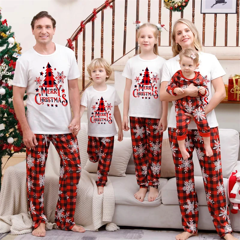 thumbnail image 2 of Conjuntos de pijamas familiares a juego para Navidad 2024, de manga corta, para padre, madre, niños y bebés, pijamas a cuadros para mamá y yo, ropa de Navidad, 2 of 5