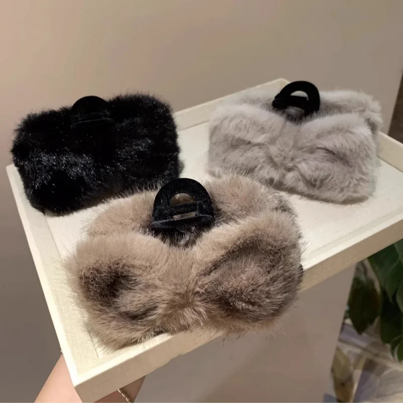 

Faux Fur Hairy Autumn Winter Hair Claw Korean Fashion Vintage Solid Clip for Women Girl Hairpin Handmade Accessories Wholesale