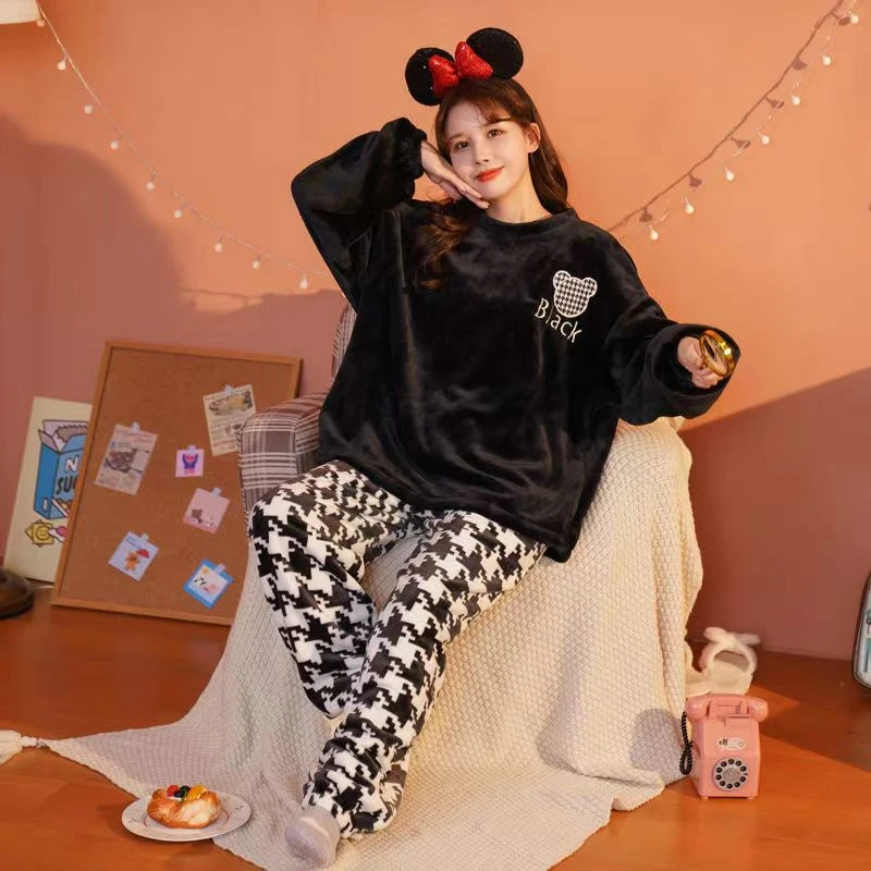 thumbnail image 1 of Conjunto de Pijamas gruesos y cálidos de lana para mujer, ropa de dormir de invierno, Top liso informal y pantalones a cuadros, conjunto de Pijamas suaves para mujer, traje para casa, 1 of 5