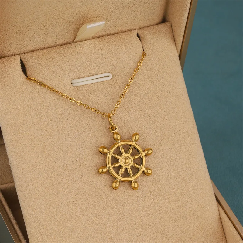 Collana con Ciondolo a Forma di Timone di Nave in Stile Nautico, Acciaio Inossidabile 316L, Pendente Geometrico Dorato, Gioiello Creativo per Uso Quotidiano e Feste - immagine 6