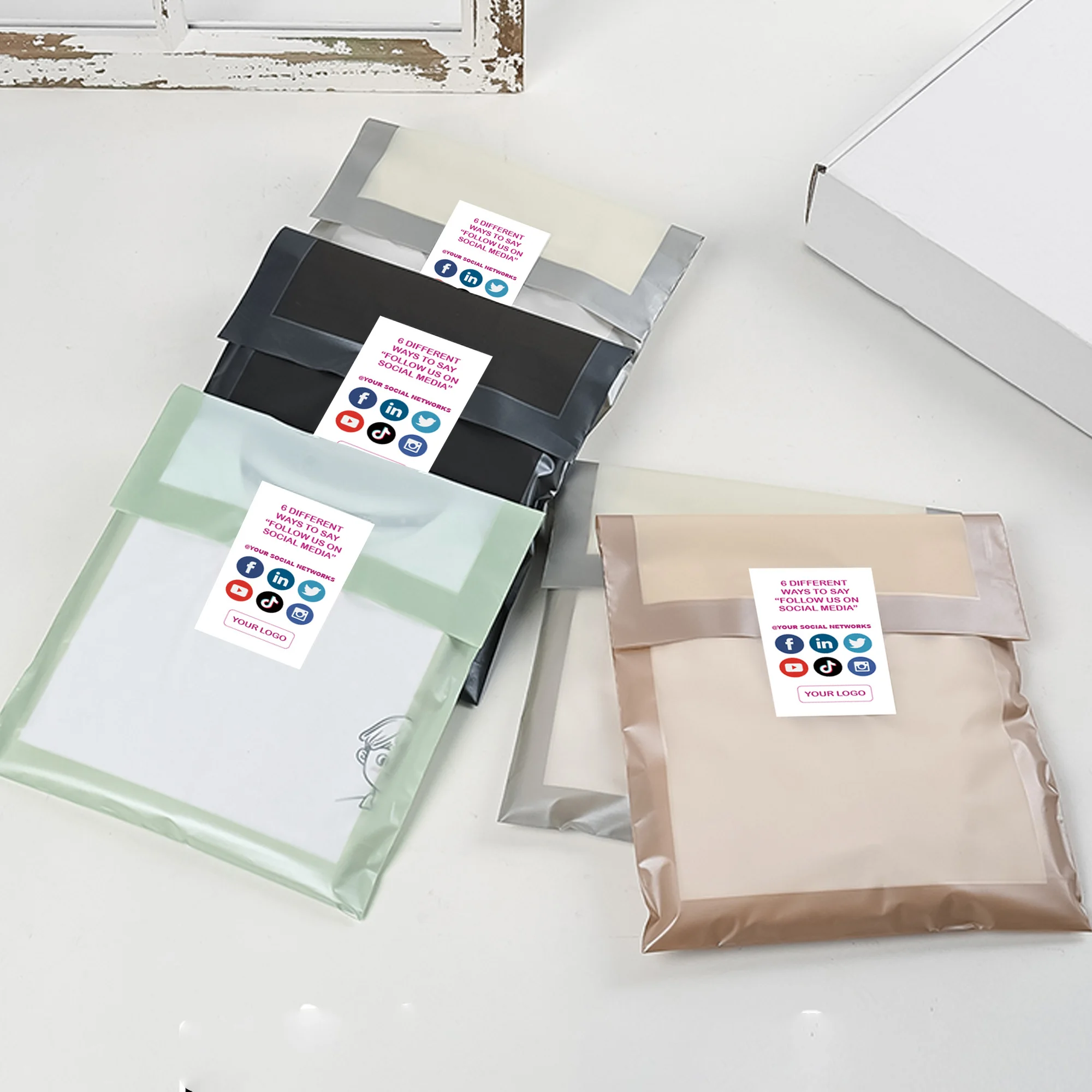 

Free Stickers &Custom Logo Printing Matte Finish Shopping Bags , Gradient Colorful Bags for Boutiques,Fashion,Gift