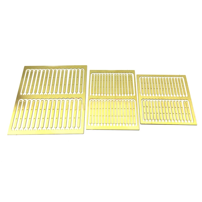 Set Di 4 Eliche In Ottone 16mm Per Modelli Navi RC – 4 Pale, Mozzo 4mm, Foro 2mm, Fissaggio Con Viti - 4
