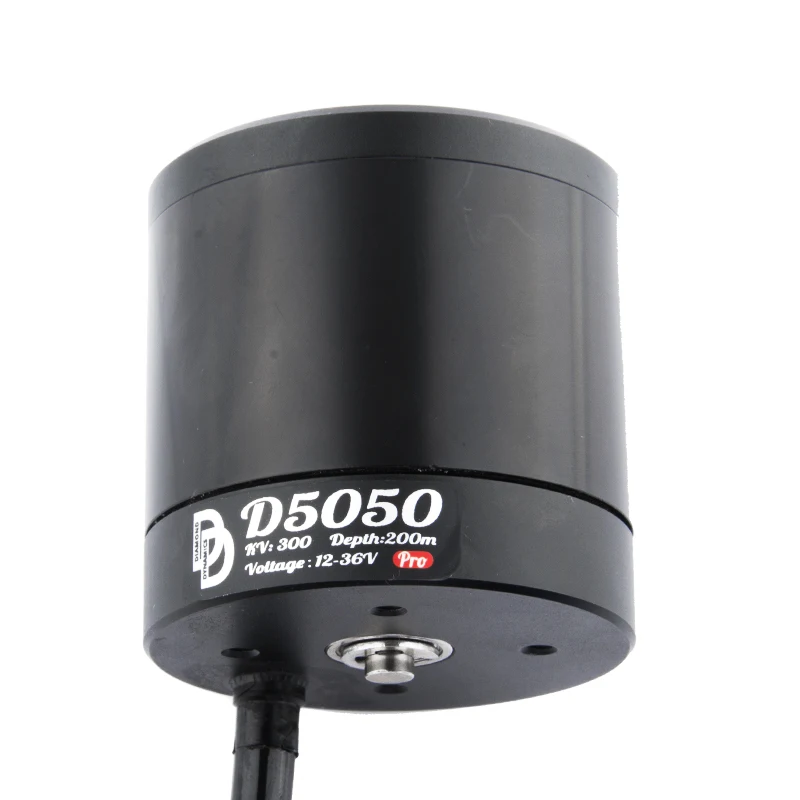Détail des câbles et connecteurs du Moteur Brushless D5050 650W 300KV pour installation facile.