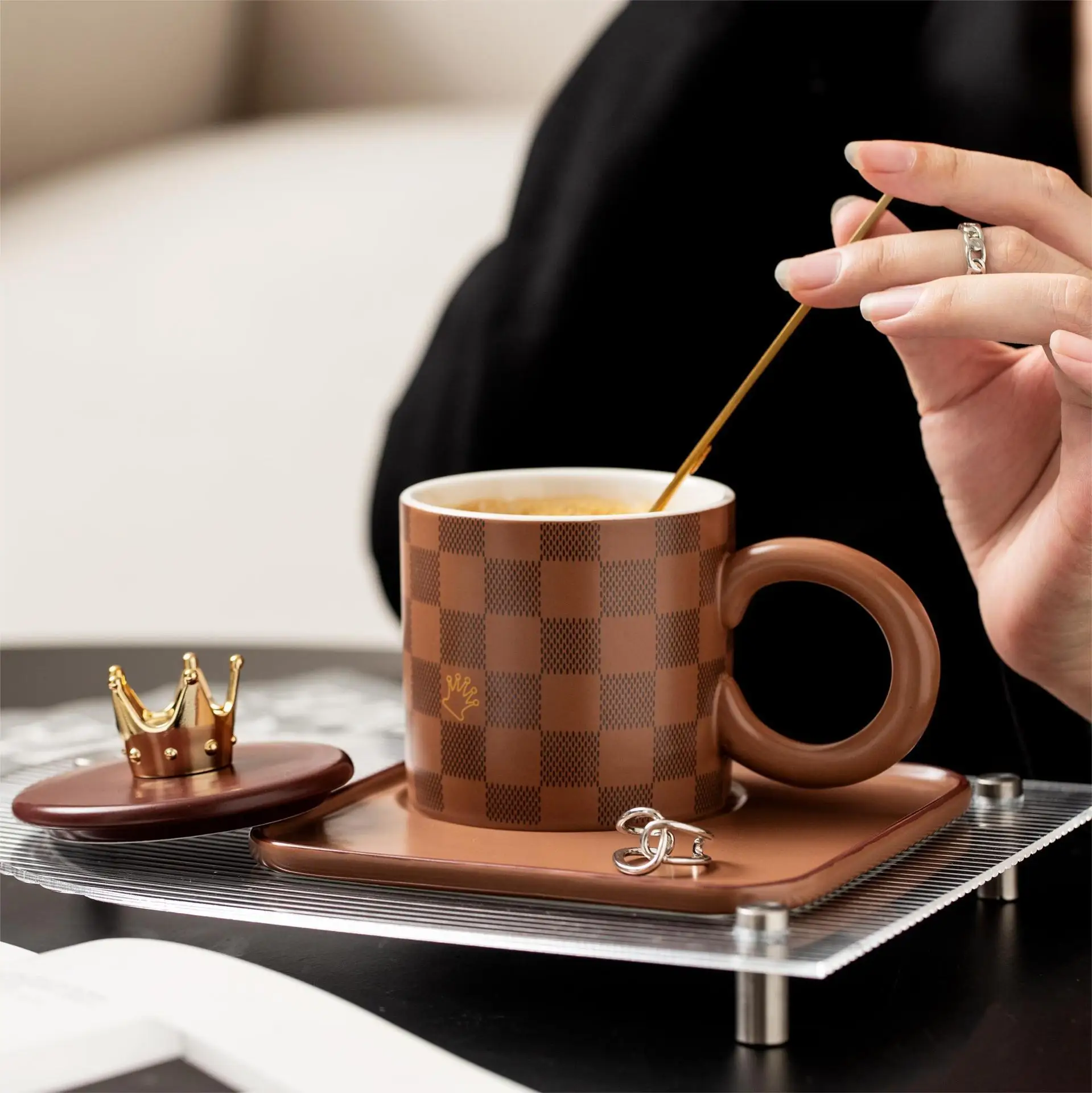 

Nordic Art Mesh Ceramic Cups with Lids Spoons Office Coffee Cups Dish Afternoon Tea Cups Coffee Cup and Saucer Set Gifts Friends