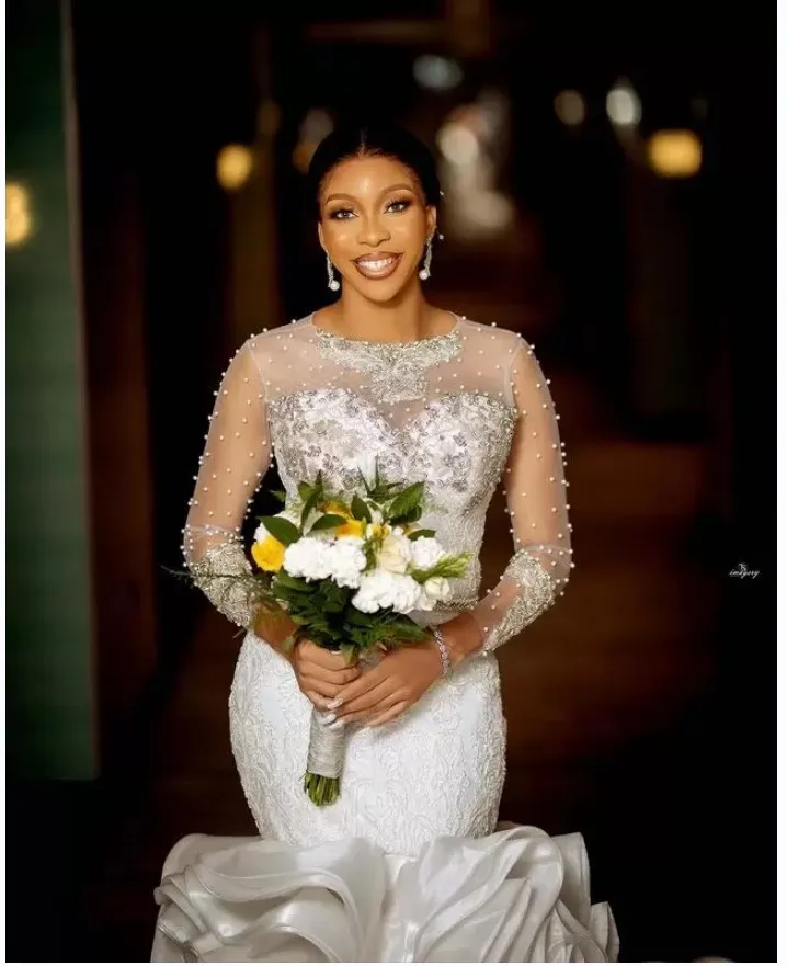 Modern Pearls Scoop Neckline Mermaid Wedding Dresses with Lace Appliques Sweep Train Long Sleeves Tiered Rufffles Bridal Gowns