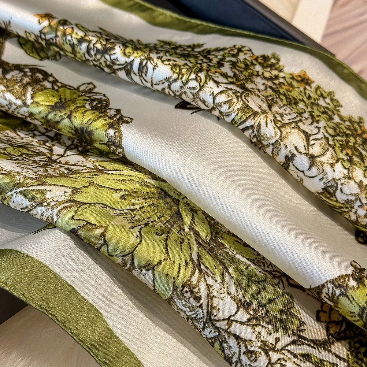 2025 New Fashion 70X70cm Women's Scarf Silk Butterfly Print Scarf Square Shawl Decorative Headband Neck Luxury Design Bandana