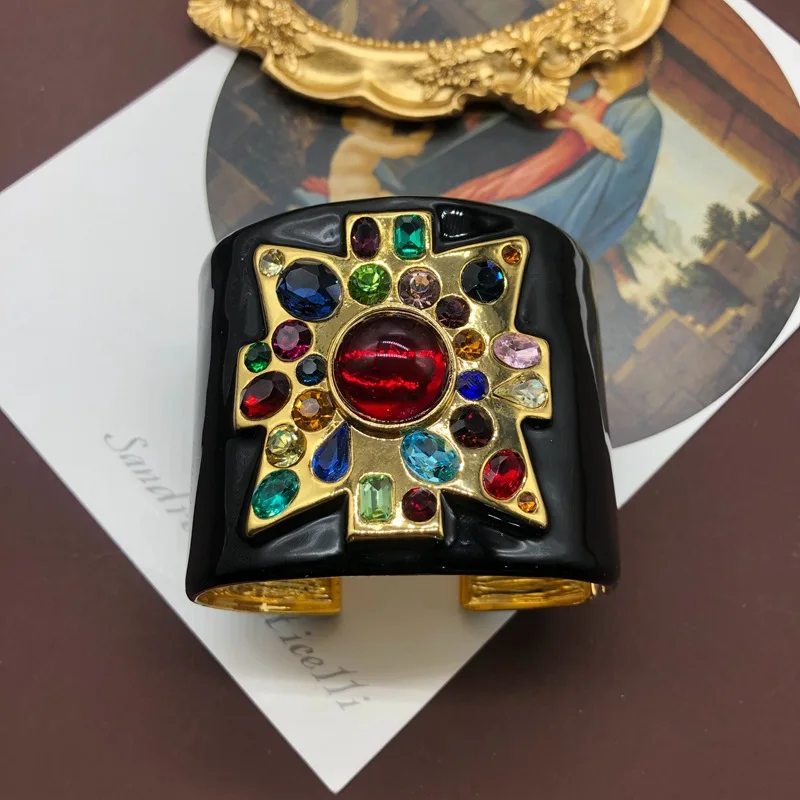 

2024 New European and American Trend Heavy Industry Black Enamel Glaze Ruby Spring Opening Inlaid with Rhinestone Glass Bracelet