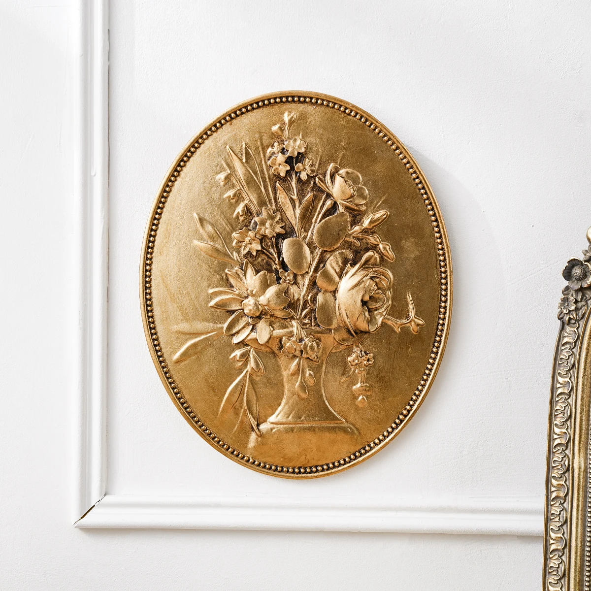 1PC, gold oval imitation relief carved resin material pendant, suitable for family hotel decoration and photography props