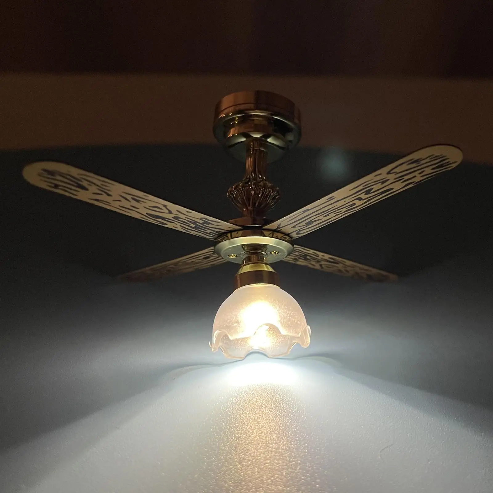 

1/12 Scale Dollhouse Ceiling Lamp Miniature Replaceable Battery LED Lighting