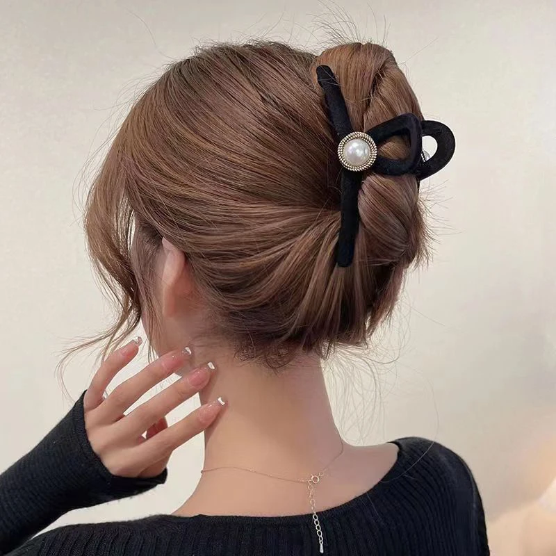 

Korean Style Camellia Pearl Flocking Hair Claw Elegant Fashion Hairpins Hair Clip Ponytail Clip Women Hair Accessories Headwear