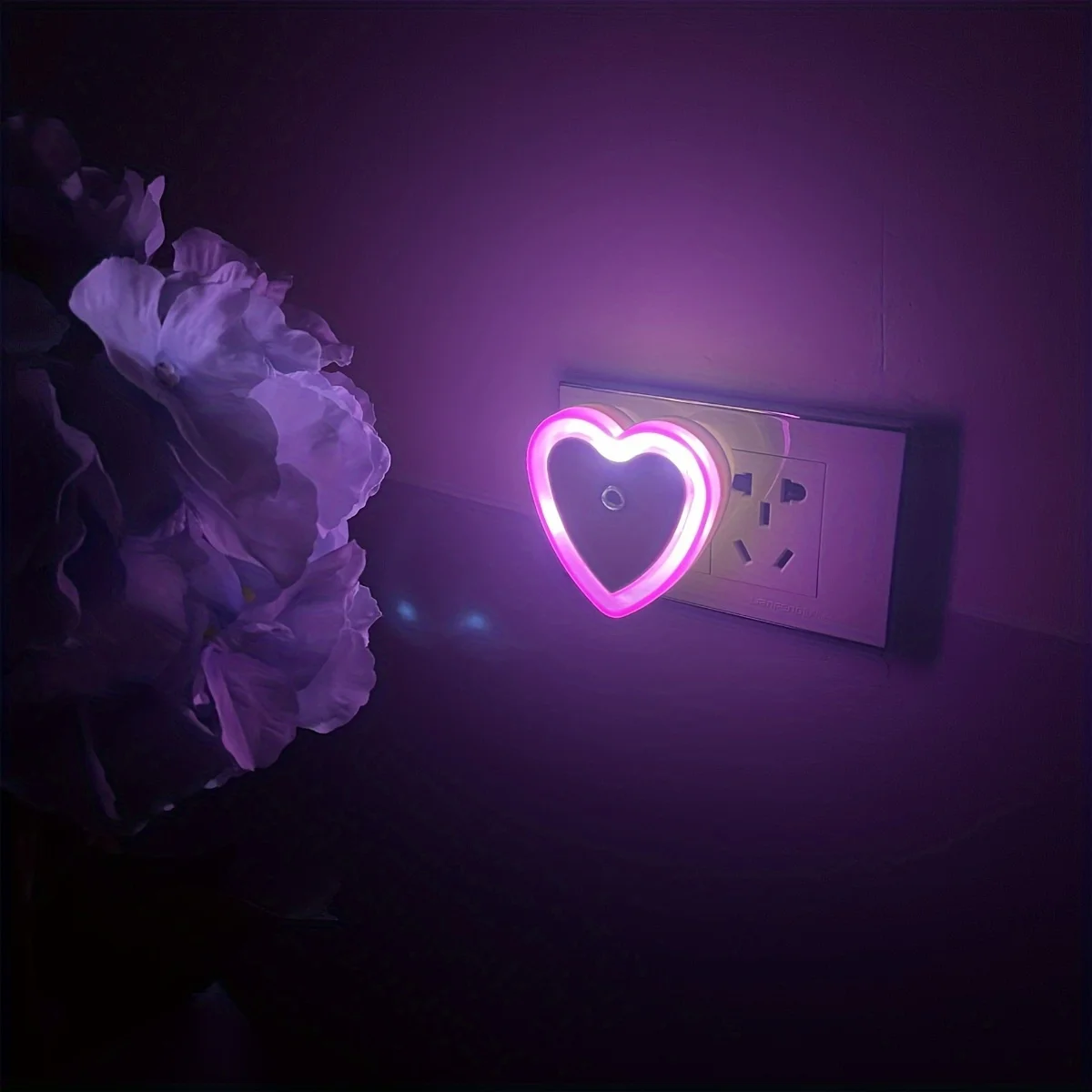 Night Light Plug In 220V Dusk Sensor Heart Shape for Stairs, Bedrooms, Kitchens, Freestanding Wall Mount Light Sensor Control