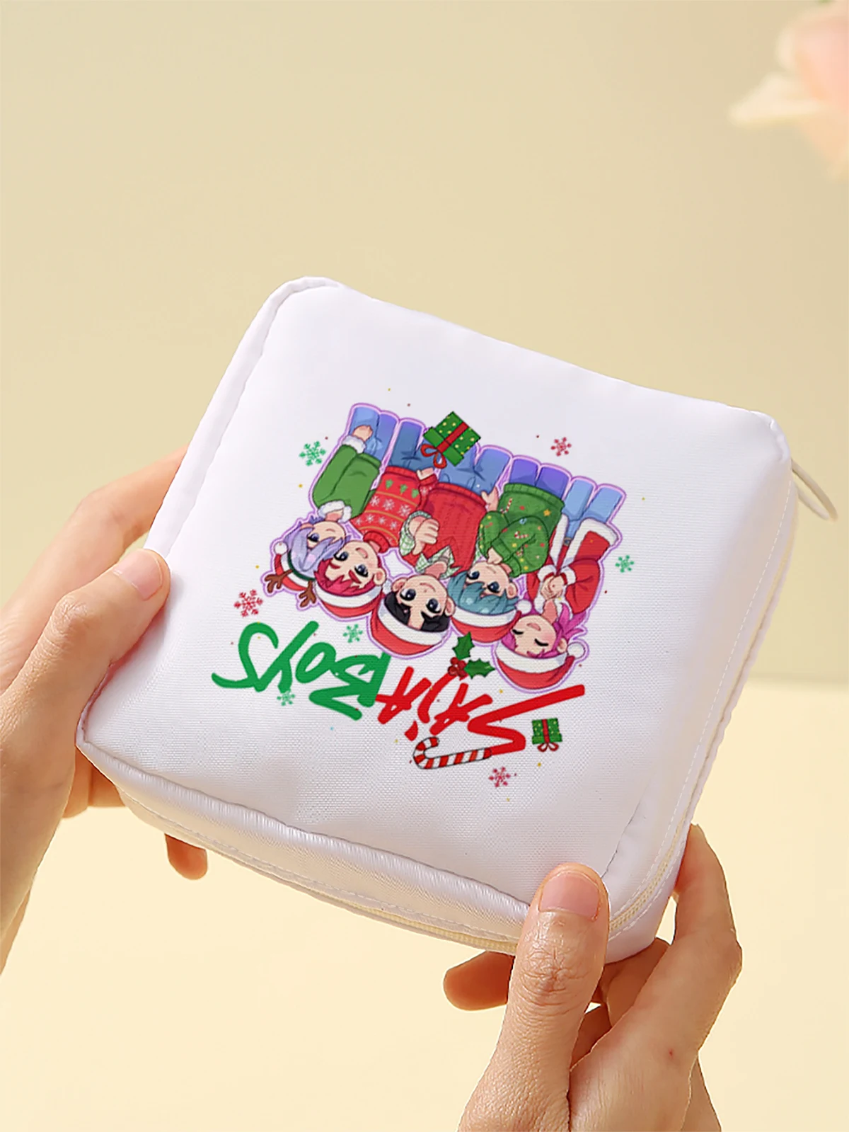 Cartoon pattern printed sanitary napkin storage bag, women's lightweight tissue bag, sanitary tissue bag