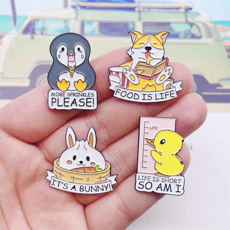 Cartoon Cute Animal Family Spille Smaltate Dog Corgi Penguin Duck Rabbit Alloy Spilla Sweet Women Jewelry Gift For Friends