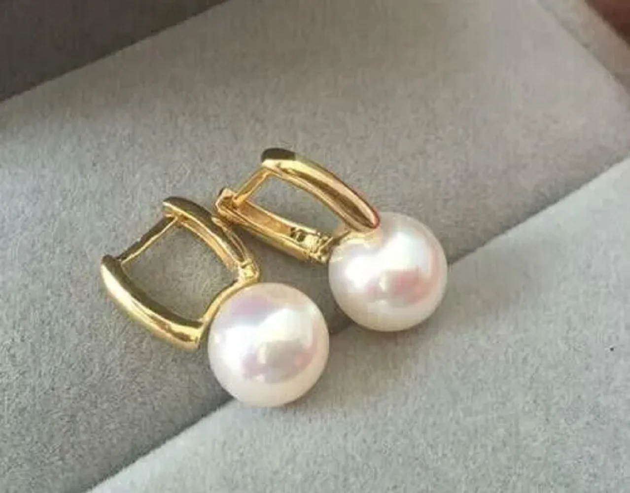 

A best-selling pair of 7-8mm South Sea white circular loose pearl half diamonds 925S