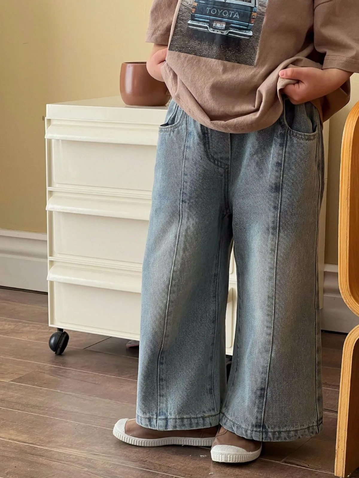 

2024 Spring New Children Loose Denim Trousers Baby Girls Casual Pants Solid Fashion Versatile Straight Leg Pants Kids Boys Jeans