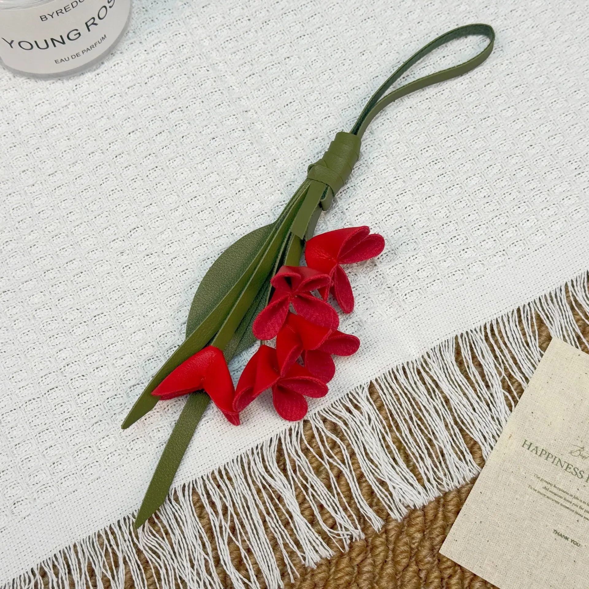 Elegant Floral PU Leather Keychain with Pendant