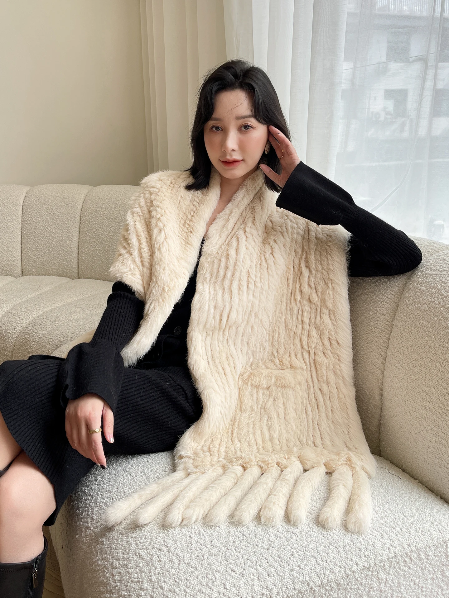 شال فرو أرنب حقيقي جديد محبوك على الوجهين نمط شرابة نسائي ، تصميم جيب وشاح فرو كبير ، وشاح فرو شتوي دافئ