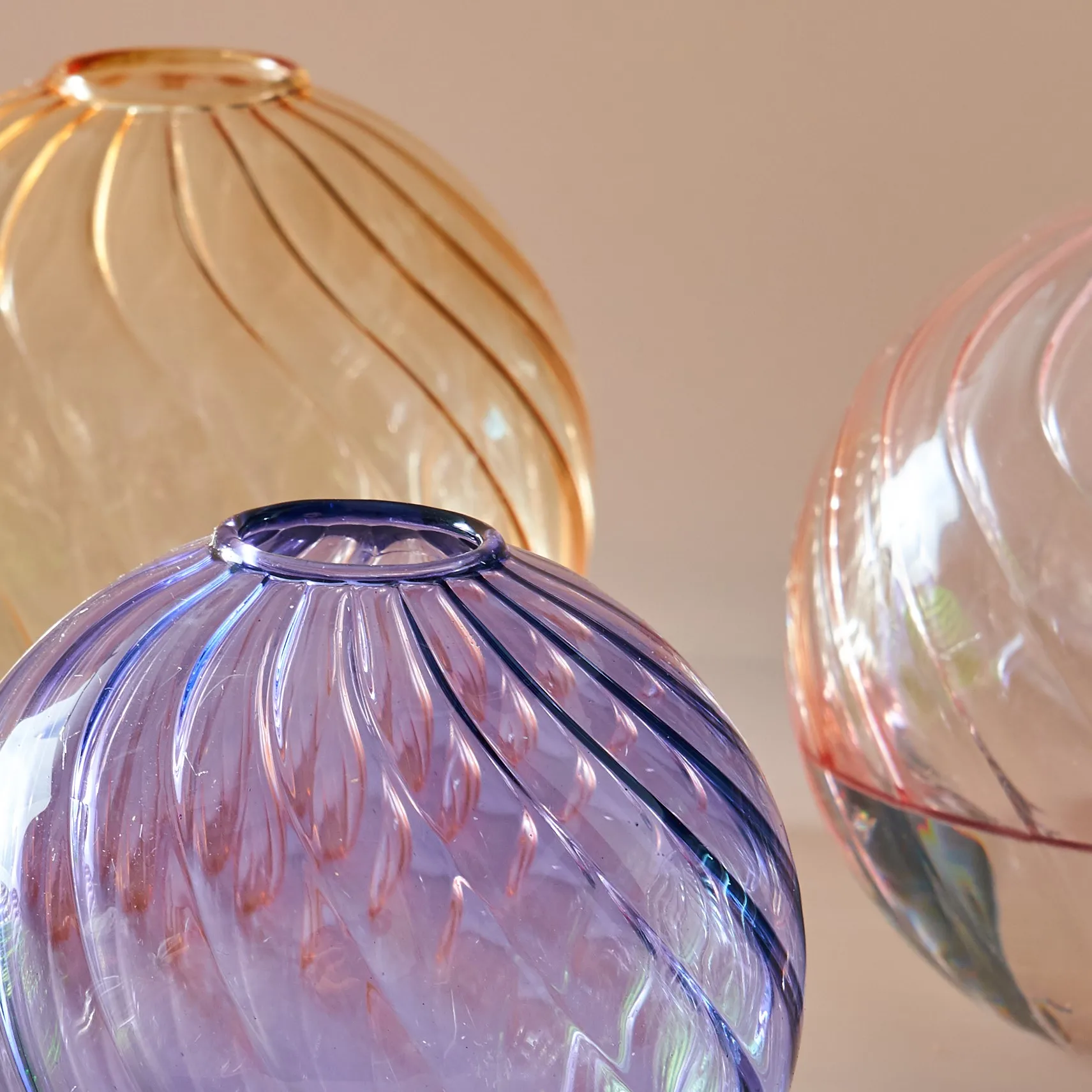 Mini Colorful Sphere Glass Bubble Vase for Flower Arrangement Cute Bud Vase Sphere Glass Art Flower Ware Home Decor 5