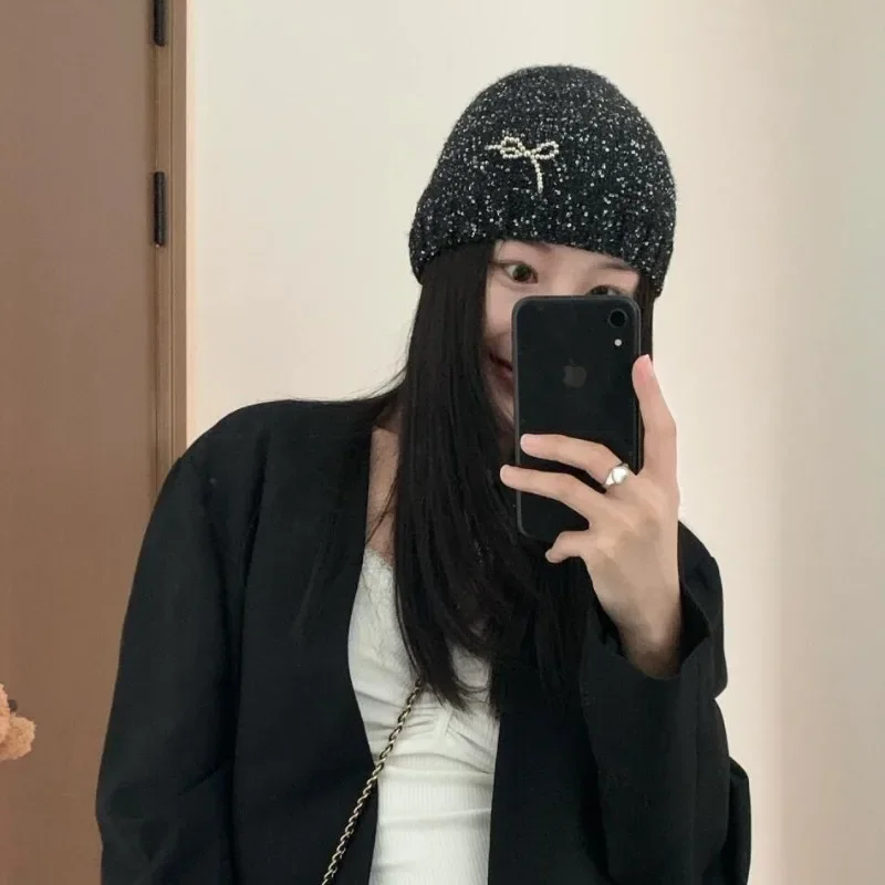 Woman Autumn Winter New Y2k Bow Headgear Silvery Sequined Knitted Hat Girls Ins Designer Fashion Party Cold Skullies Beanies 2