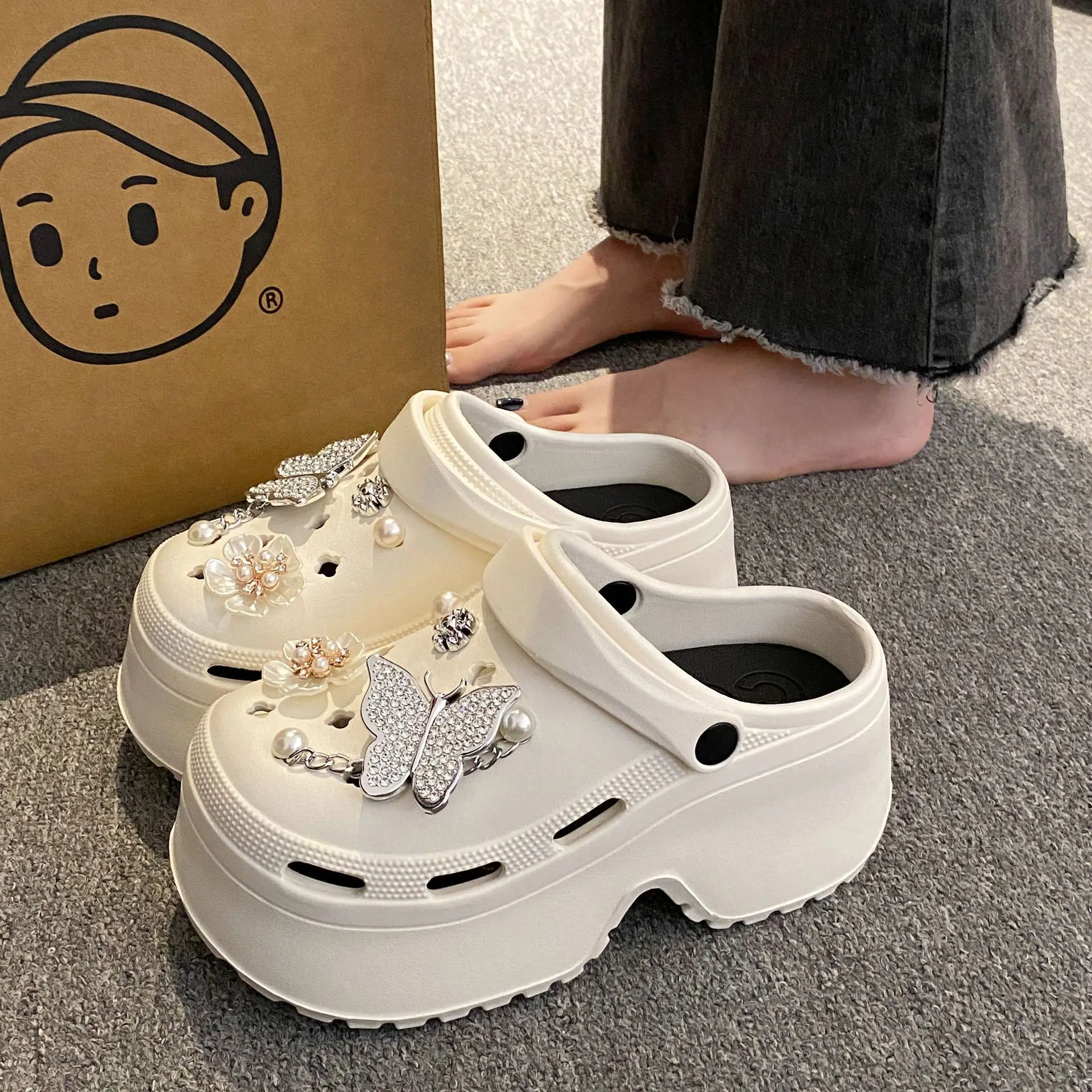 

Женские туфли с дырками, новинка 2024, универсальная женская обувь на толстой подошве с дырками, аксессуары «сделай сам», тапочки, повседневные Мягкие уличные модные, с песком