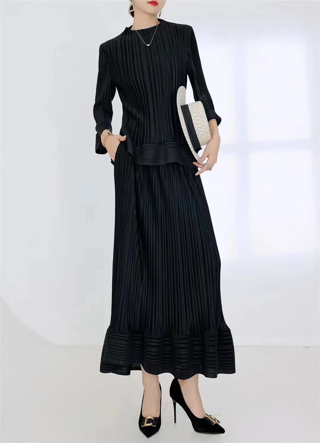 

2023 Miyake Pleated High-end Autumn and Winter New Black Khaki Suit Round Neck Ruffle Top + Skirt Casual Party Two-piece Set