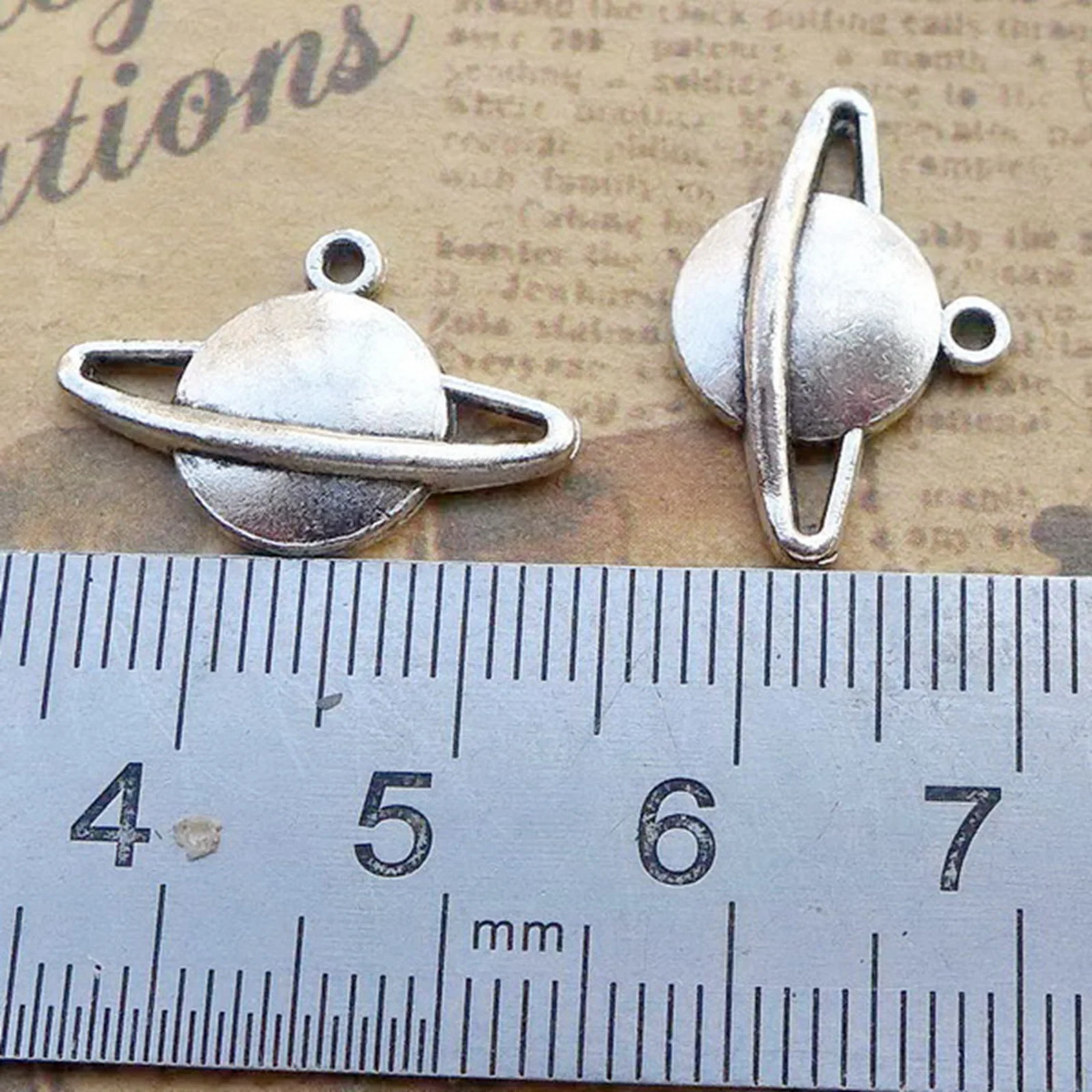 50 Tibet aleación planeta Saturno Cosmos espacio Charms colgante 20mm DIY pendiente