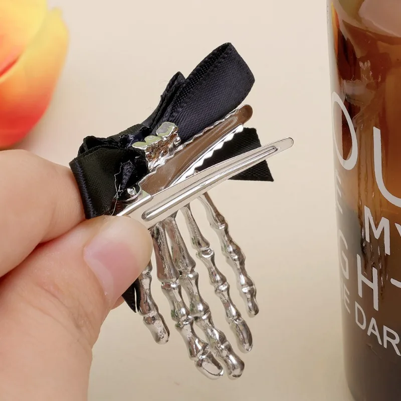 Gothic Skull Claw Hair Clips for Women Punk Y2K Sweet Cool Black Bowknot Hairpin Holloween Party Girl Hair Accessoires Headwear