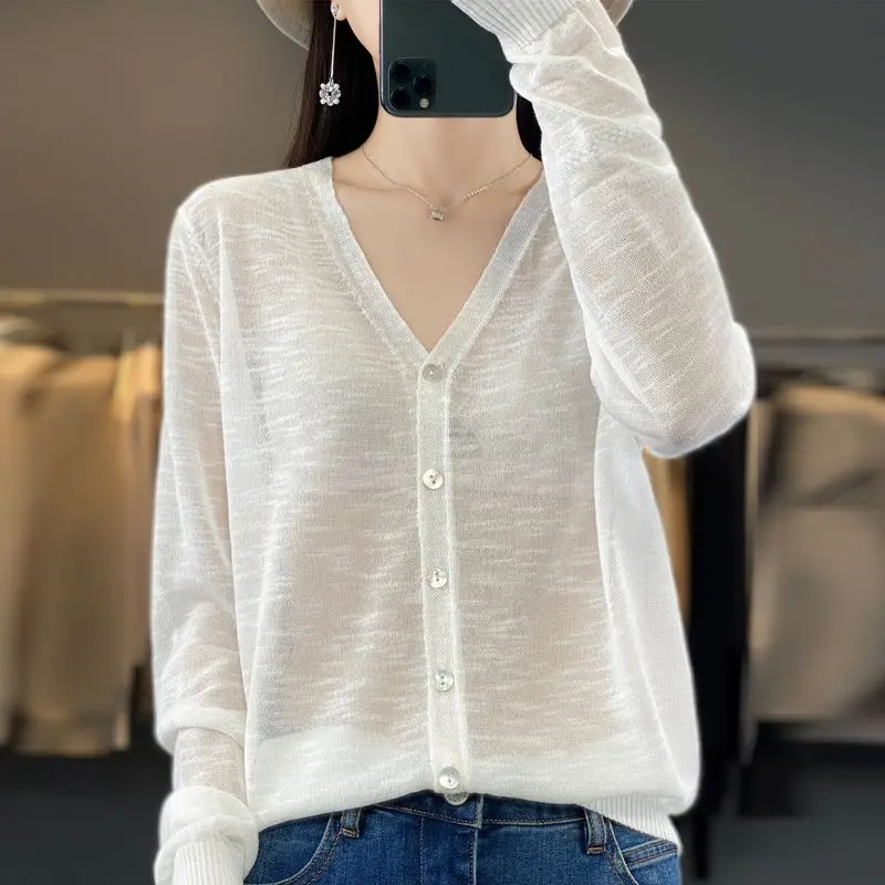 

2023 Autumn and Winter New Commuting Women's Clothing Splice Buttons V-neck Long Sleeved Solid Color Versatile Temperament Shirt